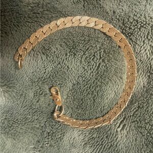 Elegant Gold Bracelet